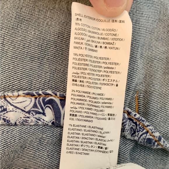 ✨New! Disney Desigual Mickey Embroidered Jean Jacket - Picture 11 of 12